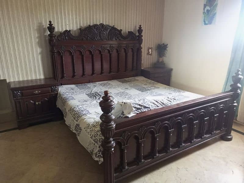 Master Double Bed with side tables 0