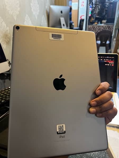 Apple Ipad Pro 2nd Generation 256GB 12.9 Inch 4