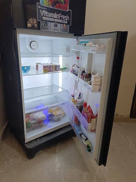 jambo size Dawlance fridge in very good condition. 1