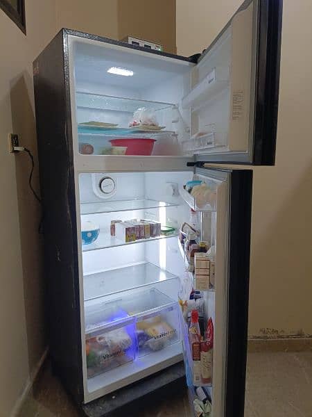 jambo size Dawlance fridge in very good condition. 2