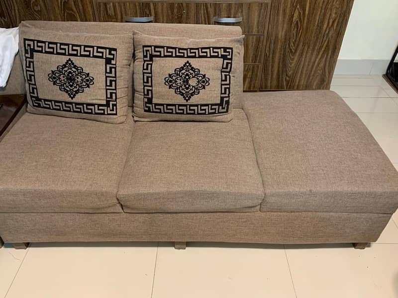 L shaped sofa in good condition 1