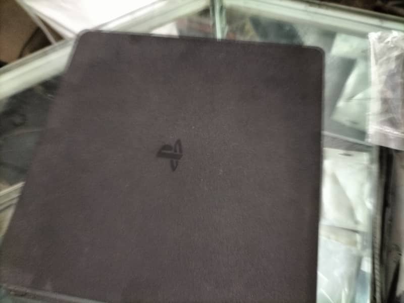 ps4 in new condition only 3 day days used 7