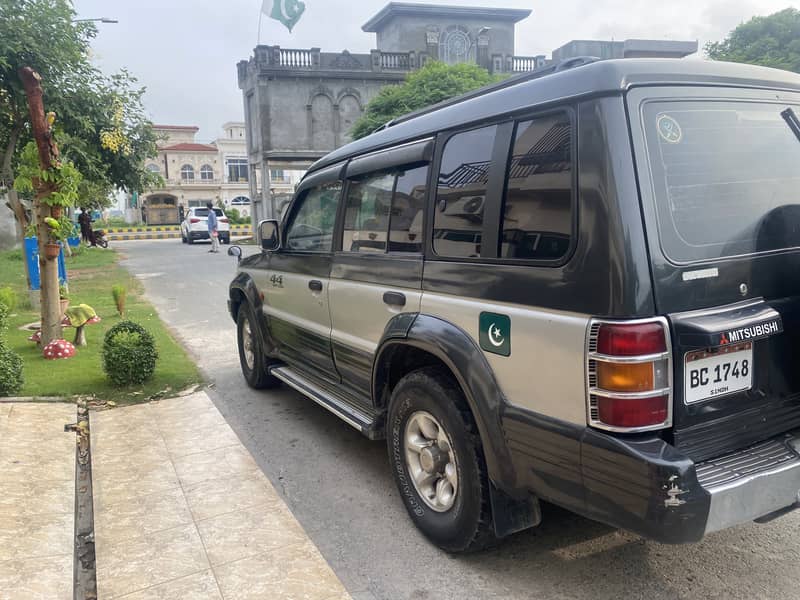 Mitsubishi Pajero 1991 14