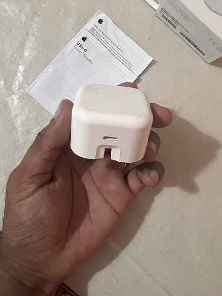 Apple 20W original adaptor 2