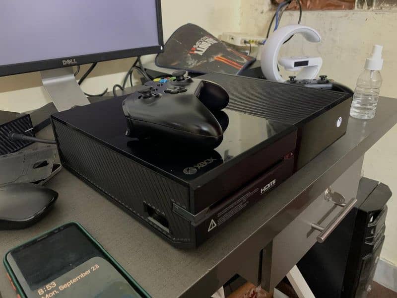 Xbox One 500GB WITH SINGLE CONTROLLER 1