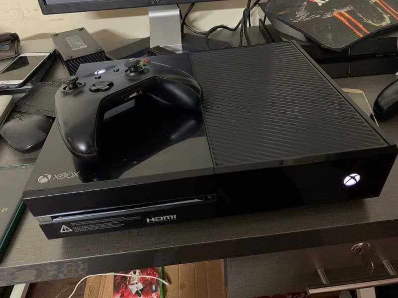 Xbox One 500GB WITH SINGLE CONTROLLER 2