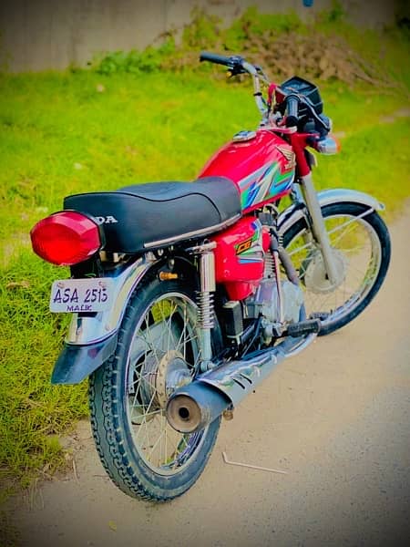 honda 125 red colour lush condition 2