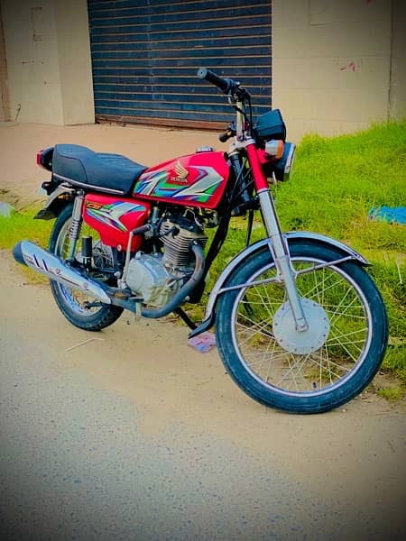 honda 125 red colour lush condition 3