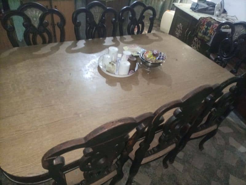 Dining table 8 seater  used 2