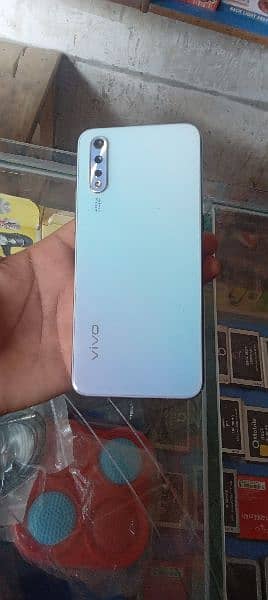 Vivo S1. 1