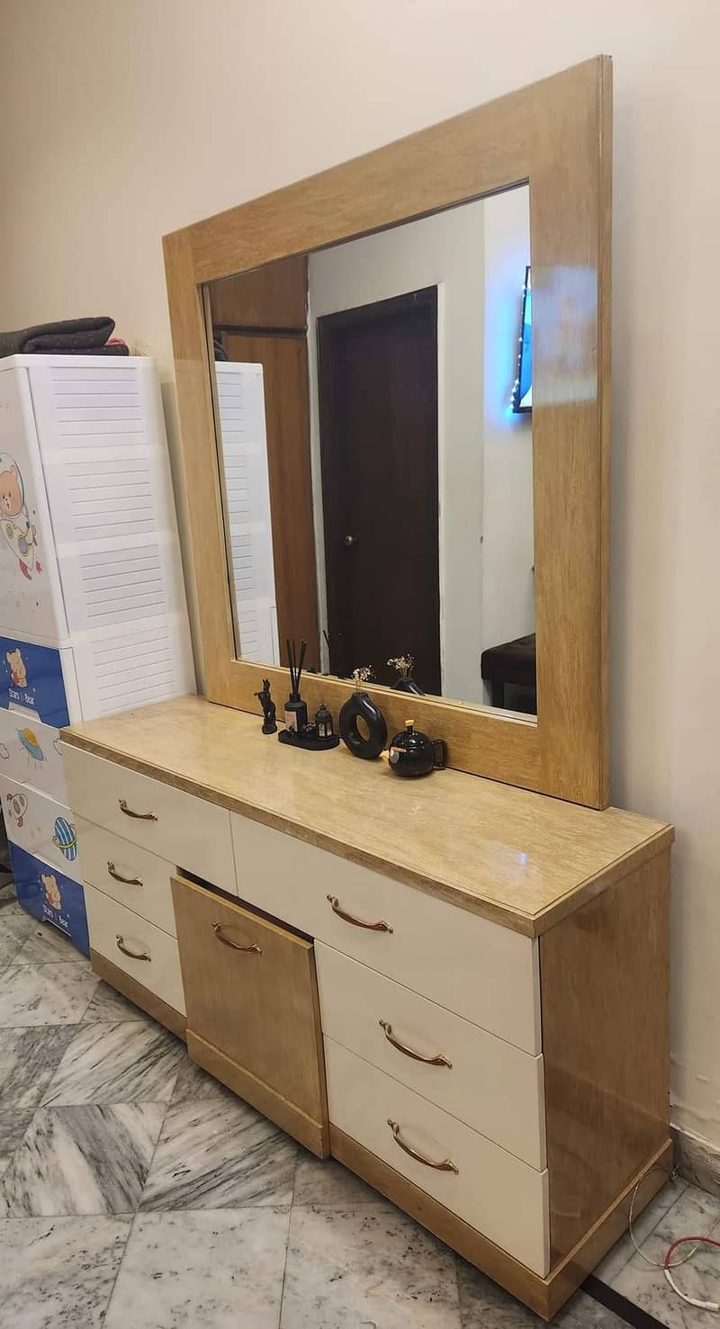 Dressing table, wooden, modern 1