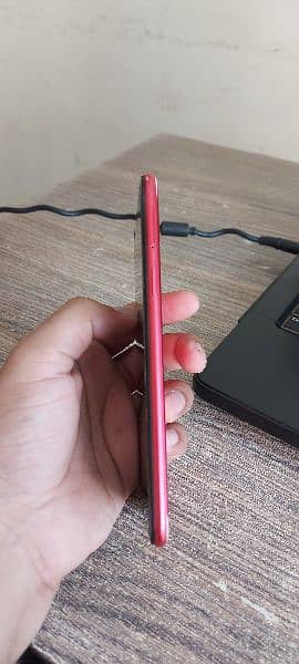 A limited edition OPPO F3 in Red. Single Hand Used. 2