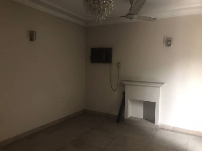 Kanal corner with basement Elegant Design 5 Bedroom Maintained House For Sale 4