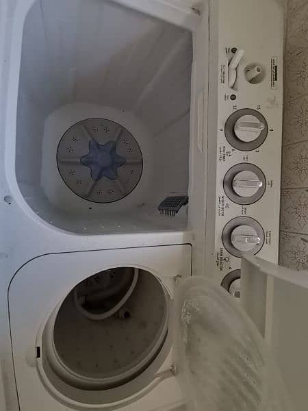 Semi-Automatic Top load 18 KG washing machine- Great condition 3