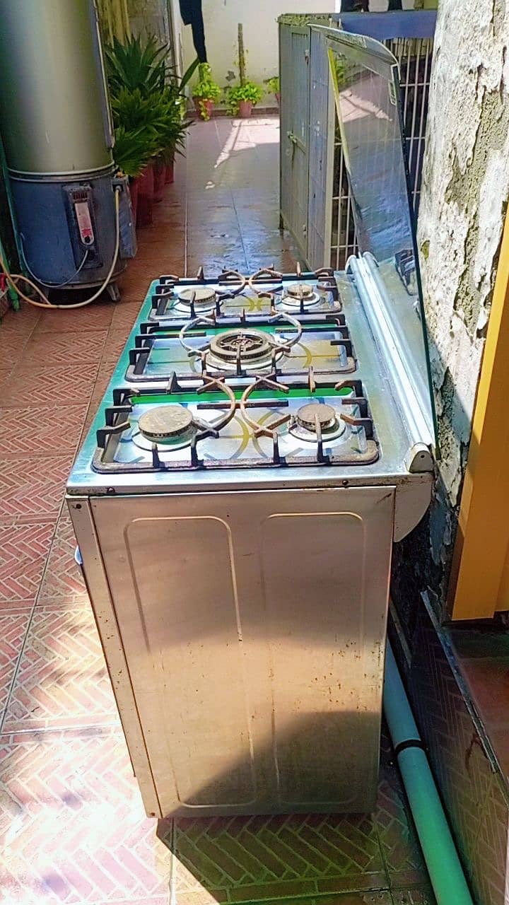 Cooking range for sale only 6 month used 2