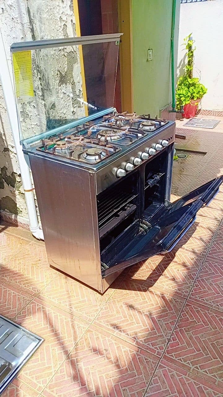 Cooking range for sale only 6 month used 3