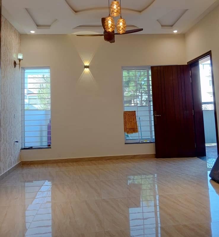 14 Marla Upper Portion For rent In E-11/1 Islamabad 5