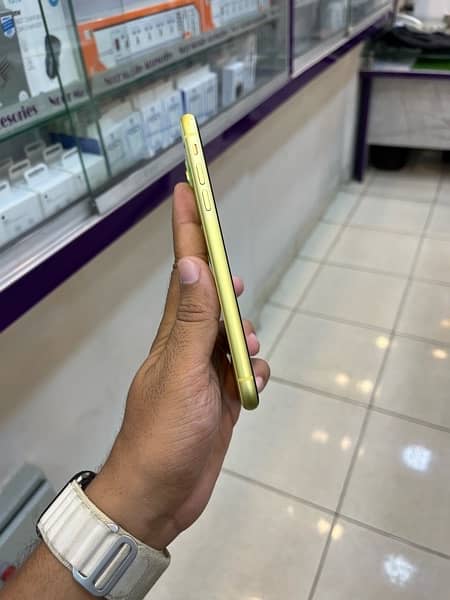 iPhone 11 256gb Pta dua sim approved (yellow color) 2