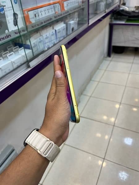 iPhone 11 256gb Pta dua sim approved (yellow color) 3