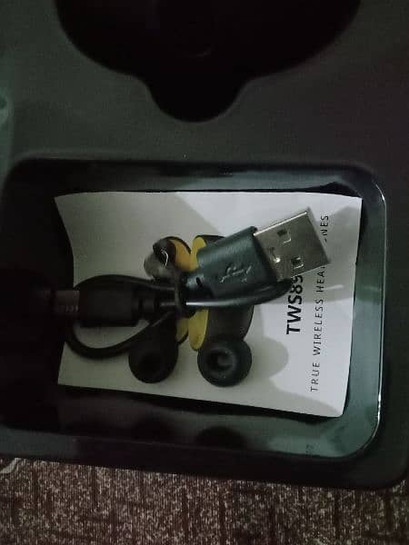 AKCOM wireless earbuds 3