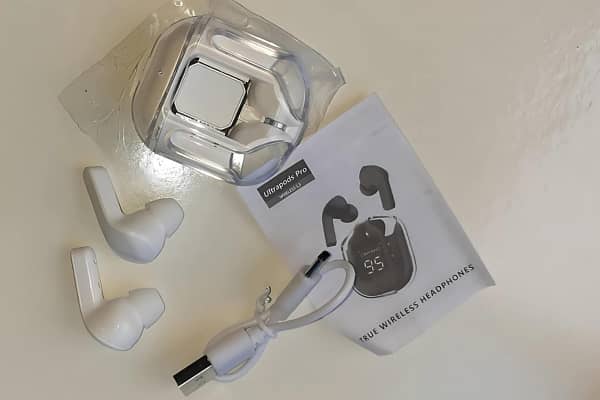 1 Pair of TWS Air31 earbuds with Blutooth 5.3 4