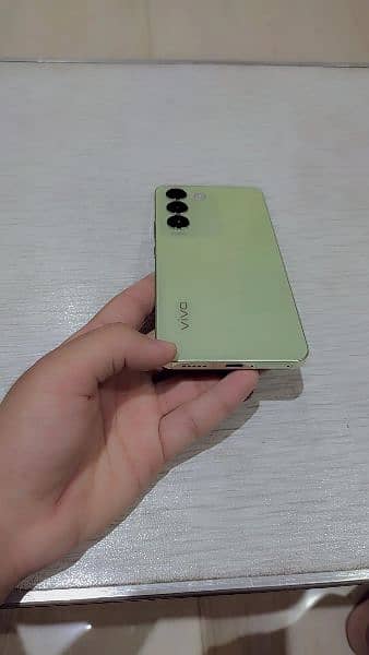 vivo Y 100 used as new with free customized back cover 1