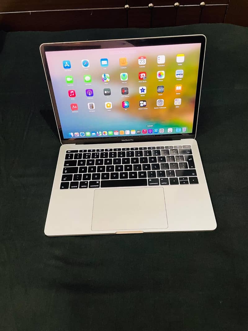 MacBook Pro 2017 16GB Ram 256GB SSD 13.3" Good Condition 5