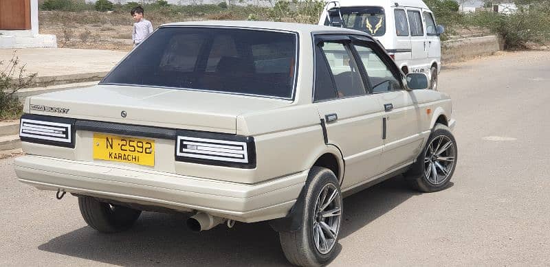 Nissan Sunny 1987 4