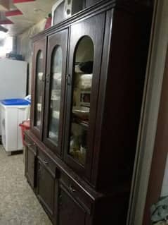 wooden showcase in good condition 0