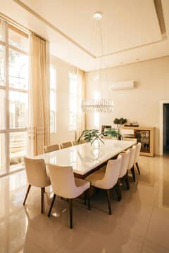 Desent and beautifuly furnished dining