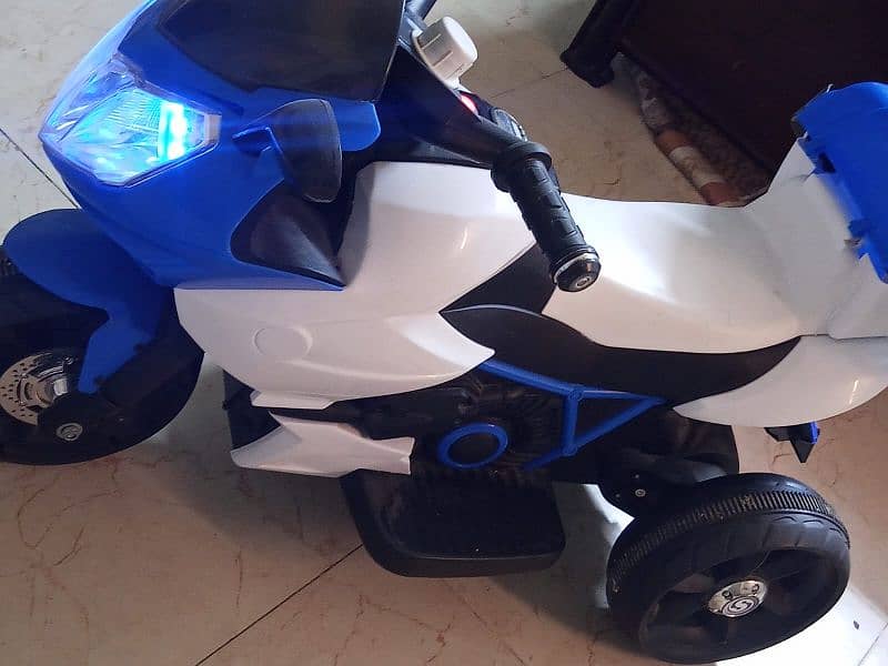 Children's electric motorcycle tricycles Boys and girls 1