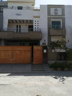 10 marla owner build used house for sale near pine avenue road lahore. 0