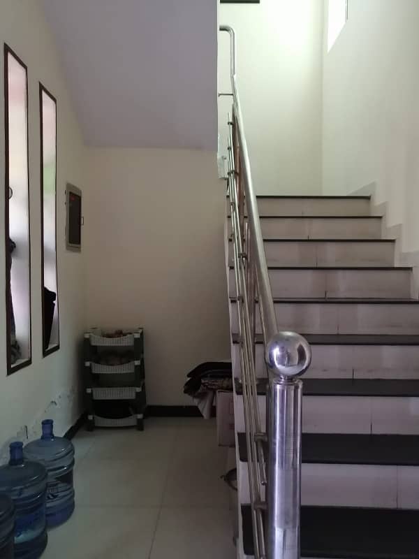 10 marla owner build used house for sale near pine avenue road lahore. 1