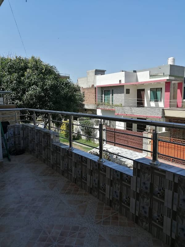 10 marla owner build used house for sale near pine avenue road lahore. 4