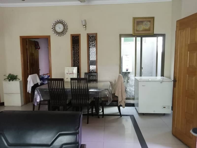 10 marla owner build used house for sale near pine avenue road lahore. 7