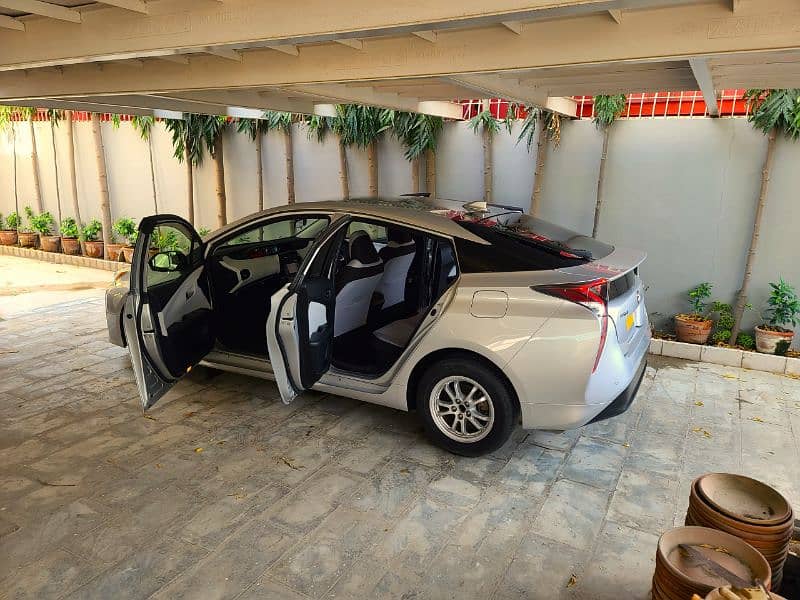 Toyota Prius S 2017 5