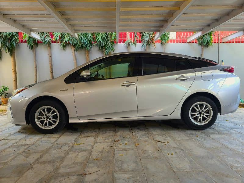 Toyota Prius S 2017 7