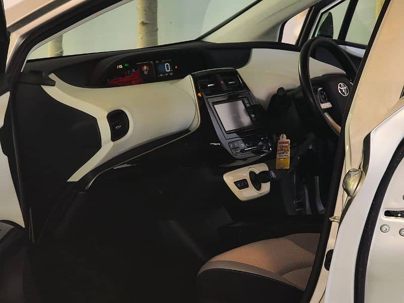 Toyota Prius S 2017 15