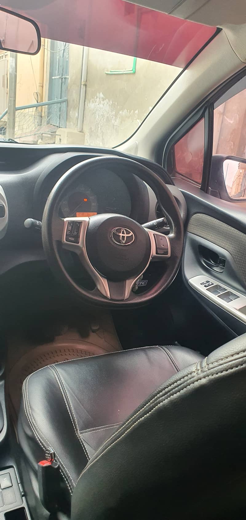 Toyota Vitz 2015 5