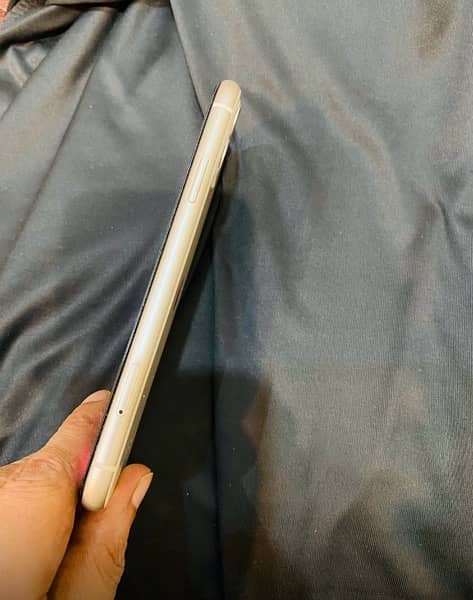 IPhone 11 128gb white 4