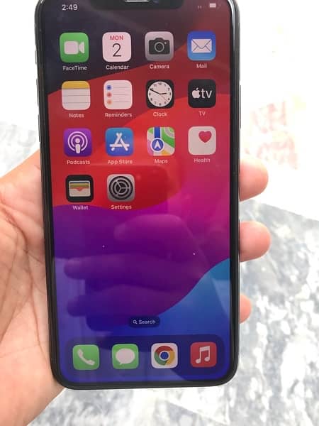 iPhone 11 Pro Max ( Almost New ) 3