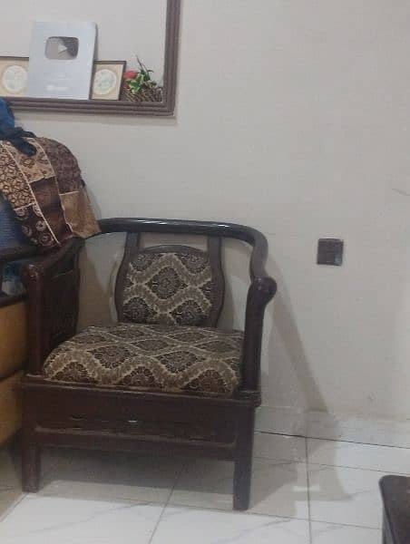 aslamoalikum sofa set 4 seater good condition for sale 0