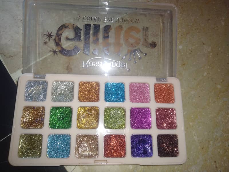 Glitter plate only 1 time use 2