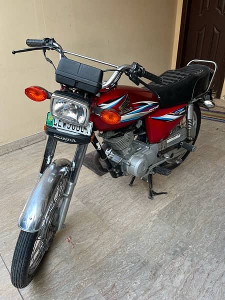 Honda CG 125 2015 Brand new home used bike 2