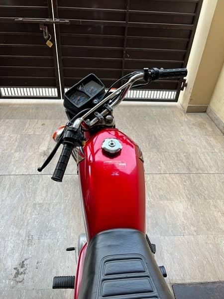 Honda CG 125 2015 Brand new home used bike 4