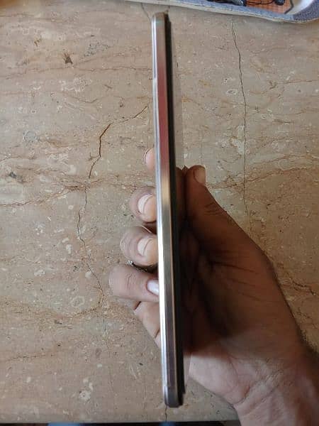 Vivo V23e Gold Colour 3