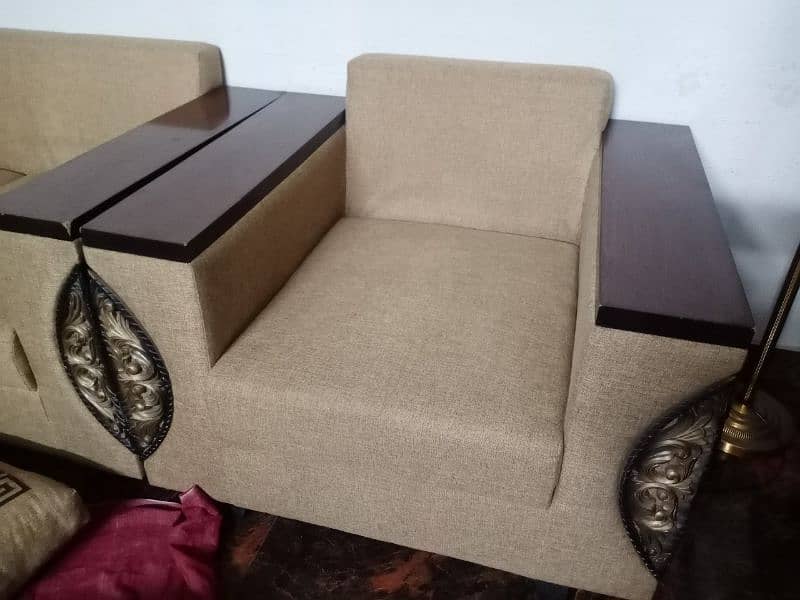 6 seater sofa set for urgent sale. (3+2+1) 5