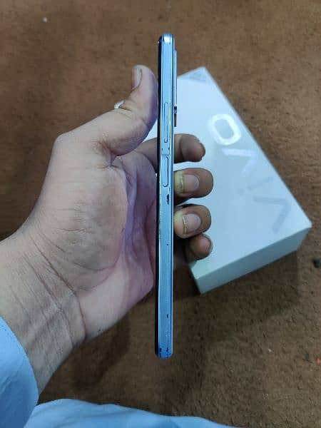 Vivo Y21 4