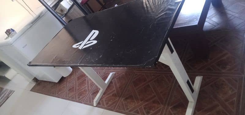 Iron Gaming Table 0