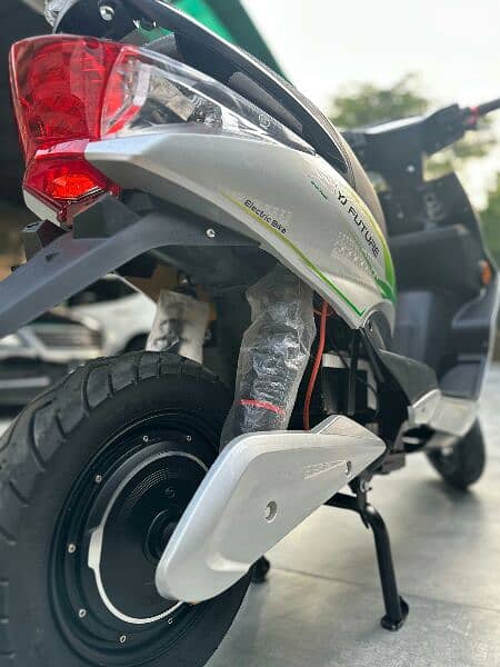 ELECTRIC SCOOTY 4